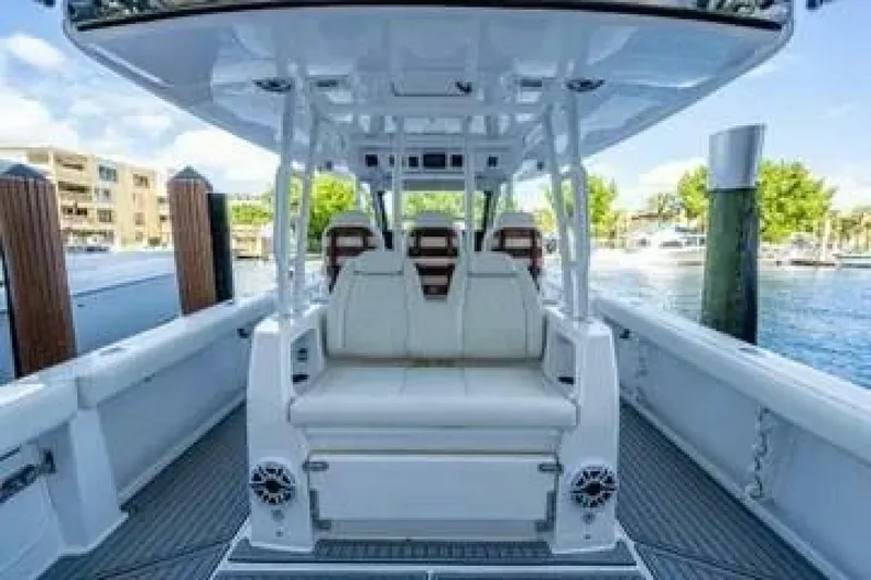 Slide: The Image of Everglades 395 Center Console 2020 - 10