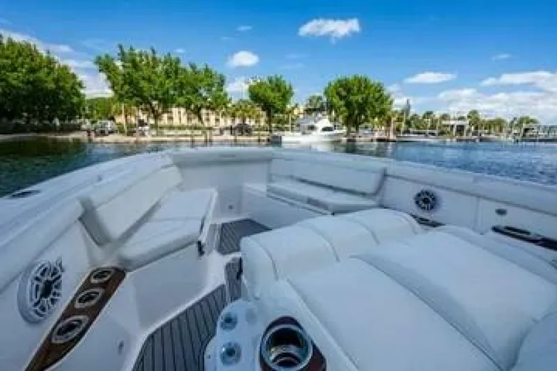 Slide: The Image of Everglades 395 Center Console 2020 - 3