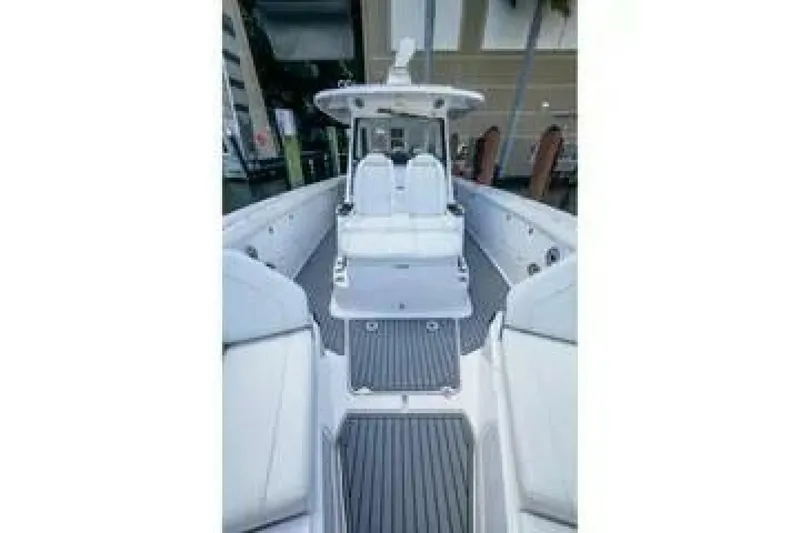 Slide: The Image of Everglades 395 Center Console 2020 - 6
