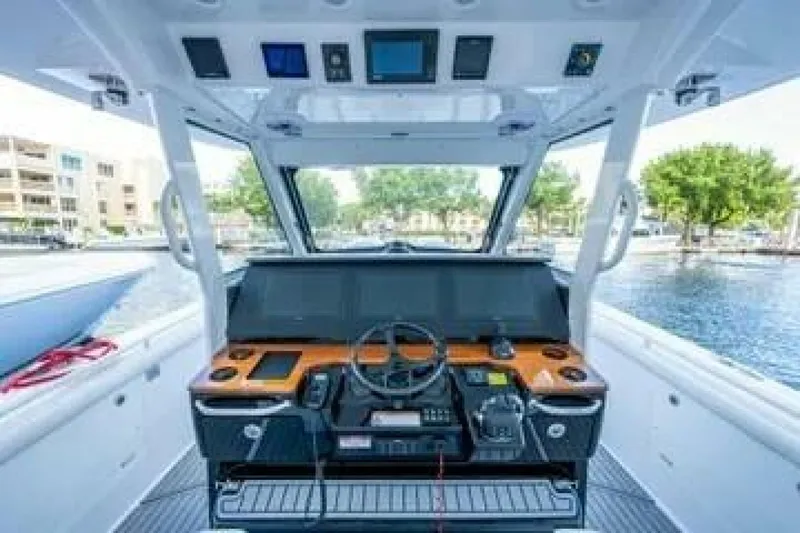 Slide: The Image of Everglades 395 Center Console 2020 - 9
