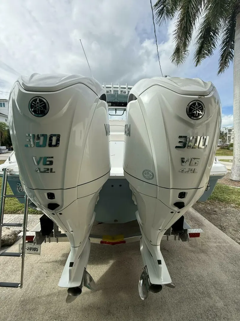 Slide: The Image of Sea Hunt Escape 28 Center Console 2025 - 3