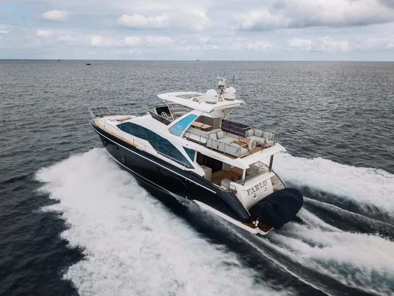 Slide: The Image of Azimut 60 FLY 2022 - 13
