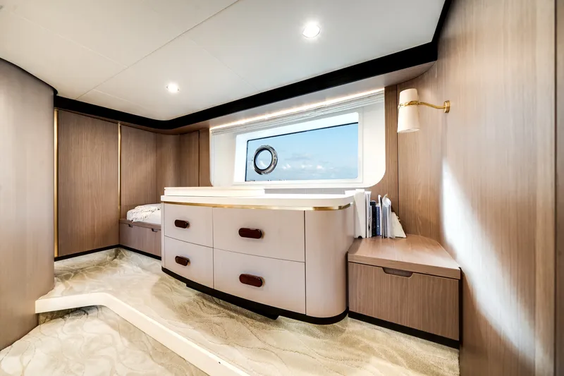 Slide: The Image of Azimut 60 FLY 2022 - 23