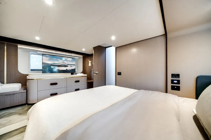 Slide: The Image of Azimut 60 FLY 2022 - 28