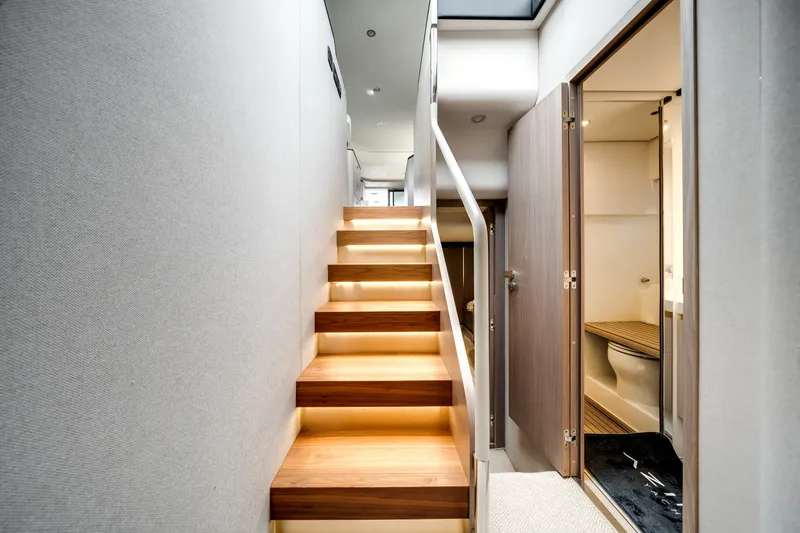 Slide: The Image of Azimut 60 FLY 2022 - 33