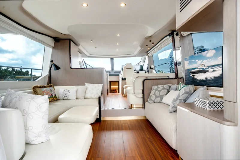 Slide: The Image of Azimut 60 FLY 2022 - 37