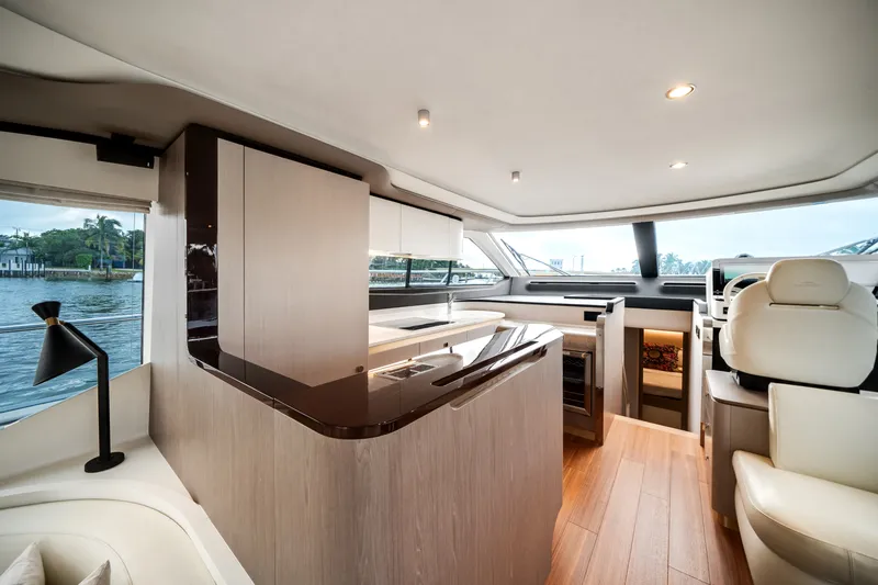 Slide: The Image of Azimut 60 FLY 2022 - 43