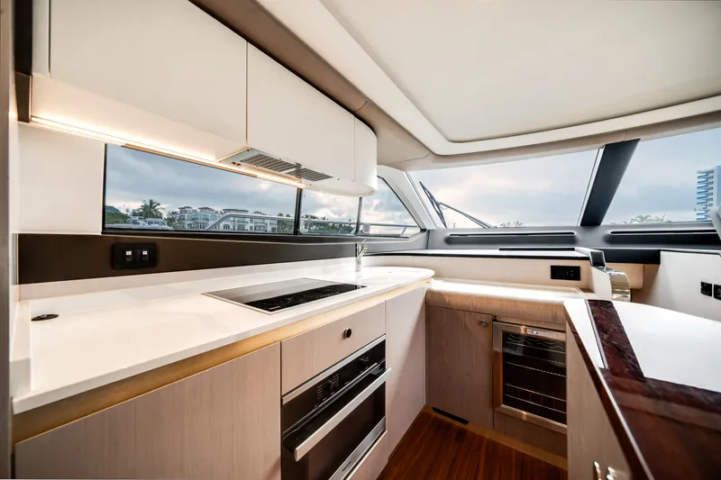Slide: The Image of Azimut 60 FLY 2022 - 45