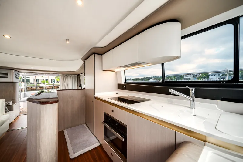 Slide: The Image of Azimut 60 FLY 2022 - 47