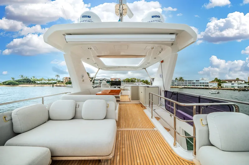 Slide: The Image of Azimut 60 FLY 2022 - 62