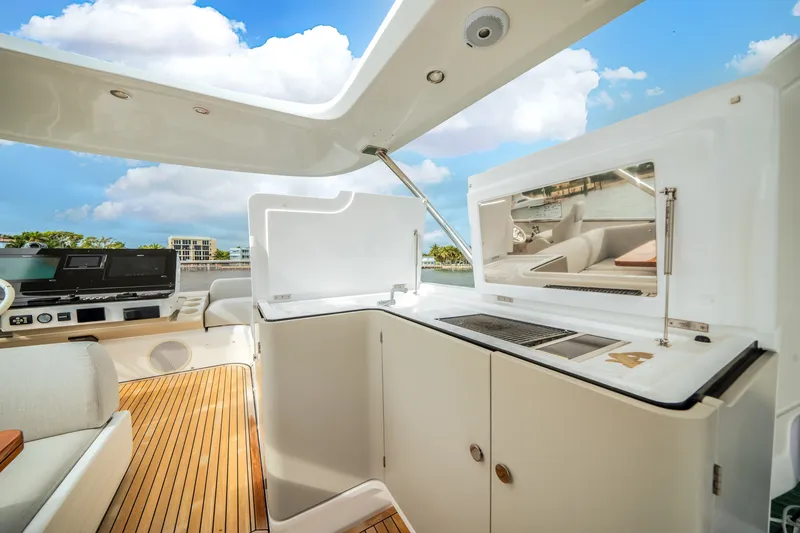 Slide: The Image of Azimut 60 FLY 2022 - 66