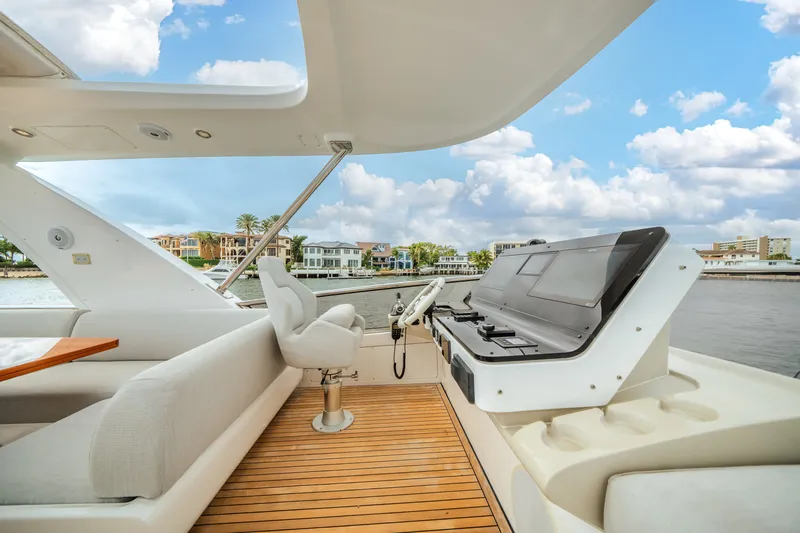 Slide: The Image of Azimut 60 FLY 2022 - 68