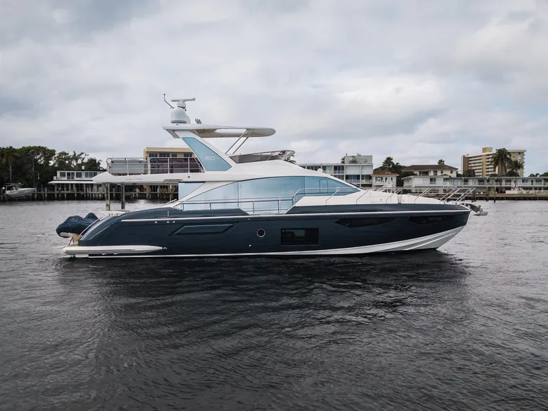 Slide: The Image of Azimut 60 FLY 2022 - 7