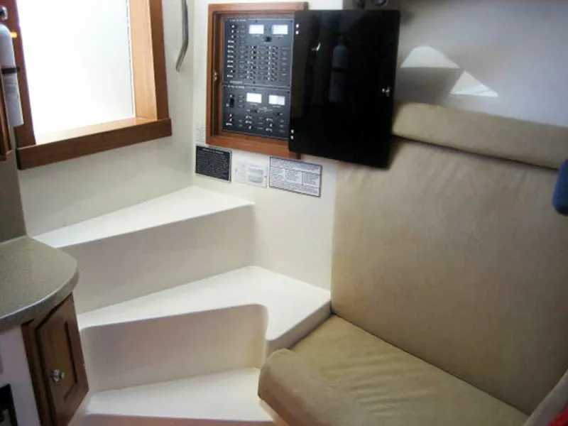 Slide: The Image of Albemarle 310 Sport Fisherman 2005 - 11