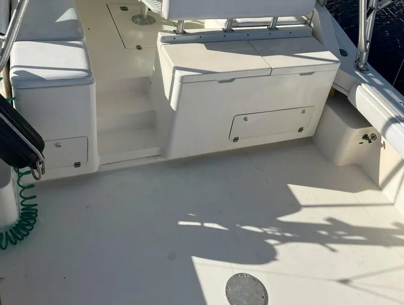 Slide: The Image of Albemarle 310 Sport Fisherman 2005 - 16