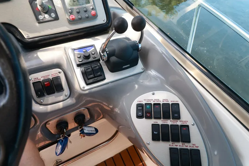 Slide: The Image of Cruisers Yachts 520 Express 2007 - 11