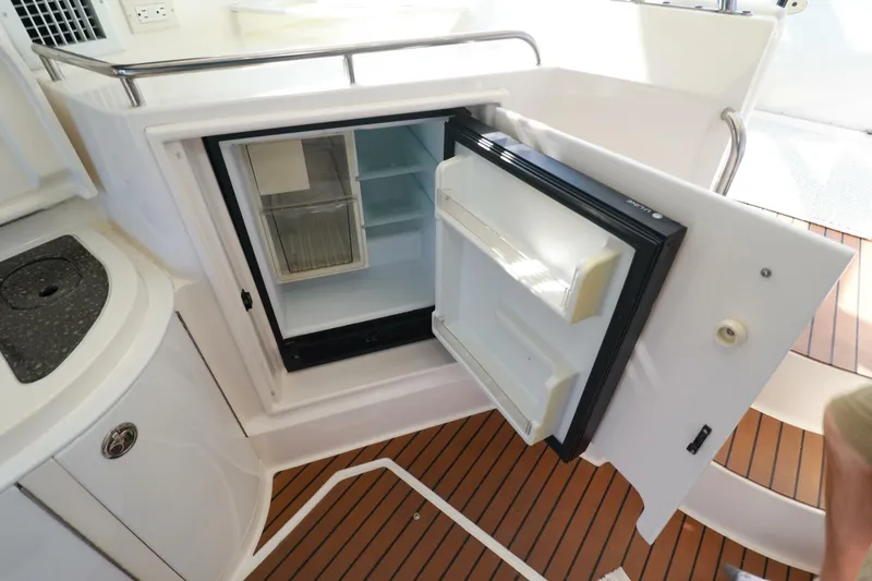 Slide: The Image of Cruisers Yachts 520 Express 2007 - 18
