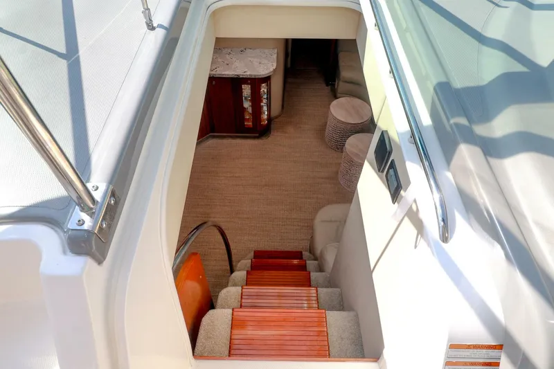 Slide: The Image of Cruisers Yachts 520 Express 2007 - 20