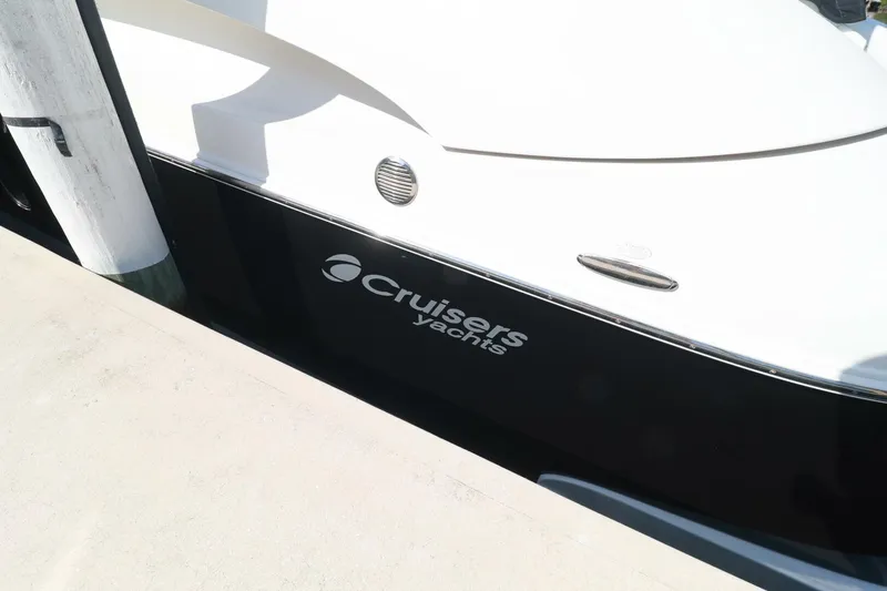 Slide: The Image of Cruisers Yachts 520 Express 2007 - 4