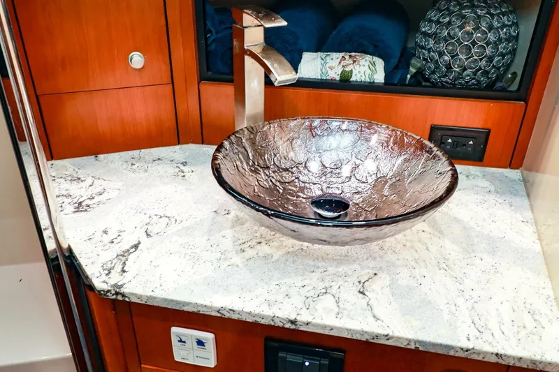 Slide: The Image of Cruisers Yachts 520 Express 2007 - 41