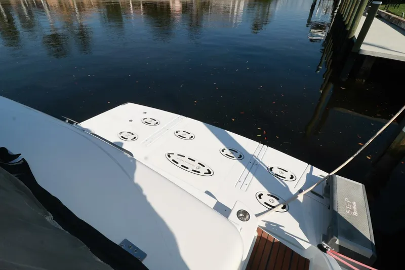 Slide: The Image of Cruisers Yachts 520 Express 2007 - 5