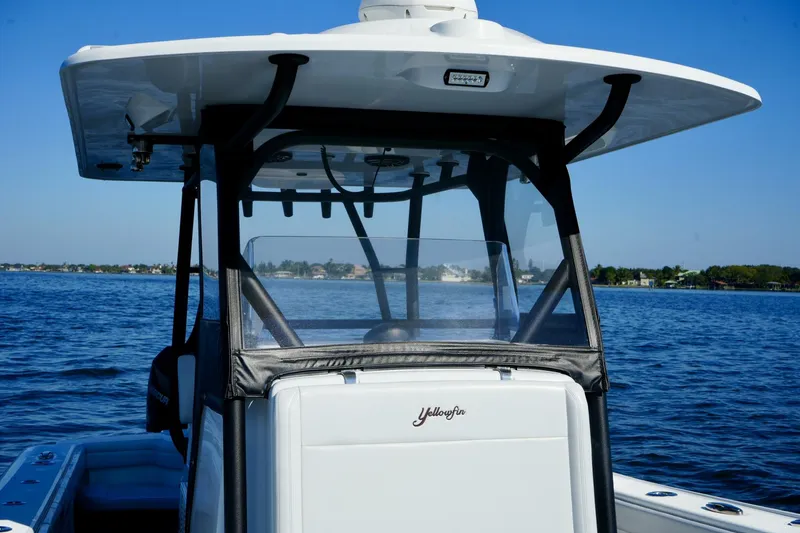Slide: The Image of Yellowfin 32 Offshore 2023 - 15