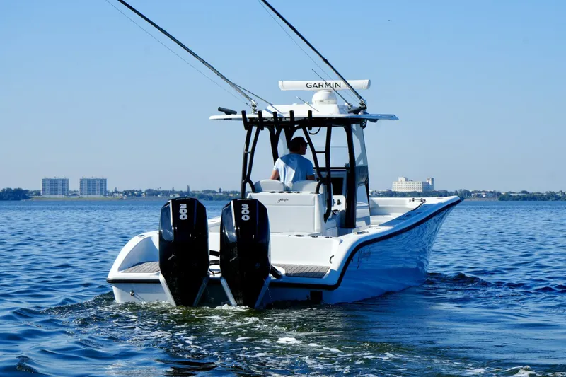 Slide: The Image of Yellowfin 32 Offshore 2023 - 7