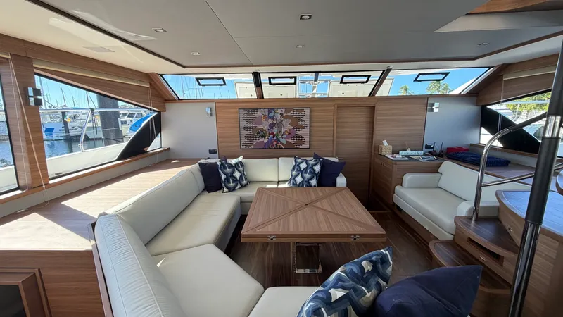 Slide: The Image of Aquila 54 ENCLOSED BRIDGE 2025 - 35