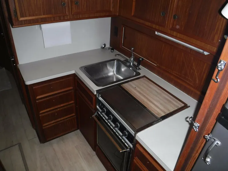 Slide: The Image of Hatteras 46 Convertible 1979 - 11