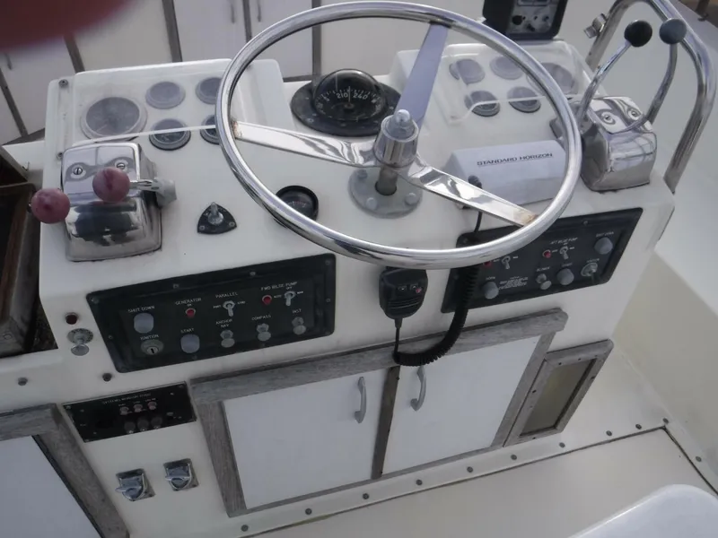 Slide: The Image of Hatteras 46 Convertible 1979 - 4