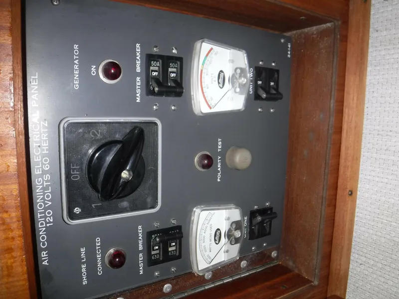 Slide: The Image of Hatteras 46 Convertible 1979 - 8