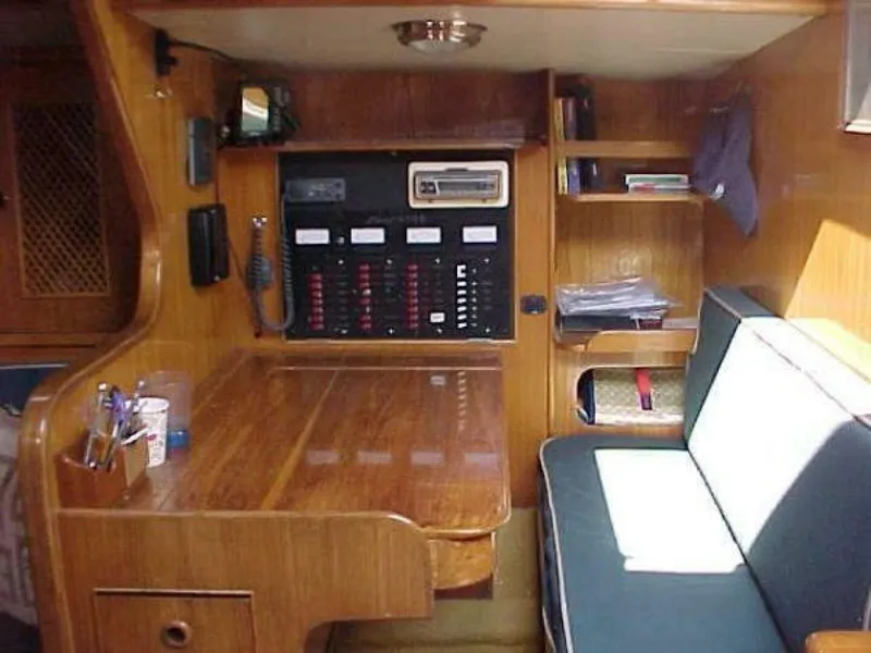 Slide: The Image of Farrier FAST 410 Masthead Sloop 1986 - 16