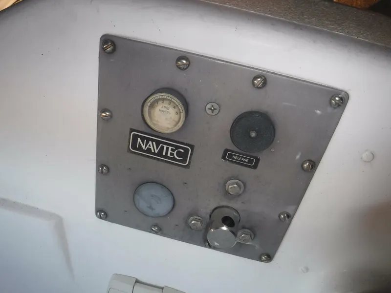 Slide: The Image of Farrier FAST 410 Masthead Sloop 1986 - 9