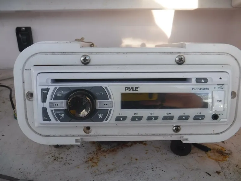 Slide: The Image of Pro-Line 31 Super Sport Center Console 2006 - 11
