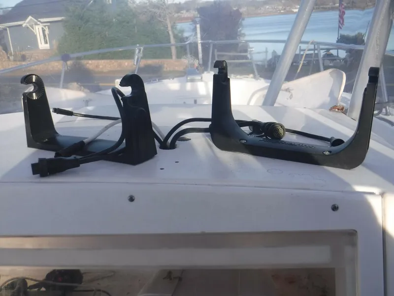 Slide: The Image of Pro-Line 31 Super Sport Center Console 2006 - 7