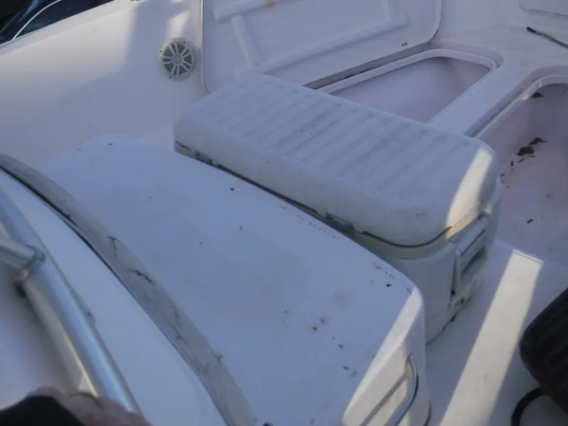 Slide: The Image of Pro-Line 31 Super Sport Center Console 2006 - 8