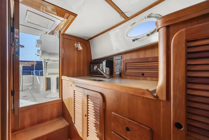 Slide: The Image of Hinckley Yachts Hinckley Picnic Boat 36 EP 2007 - 14