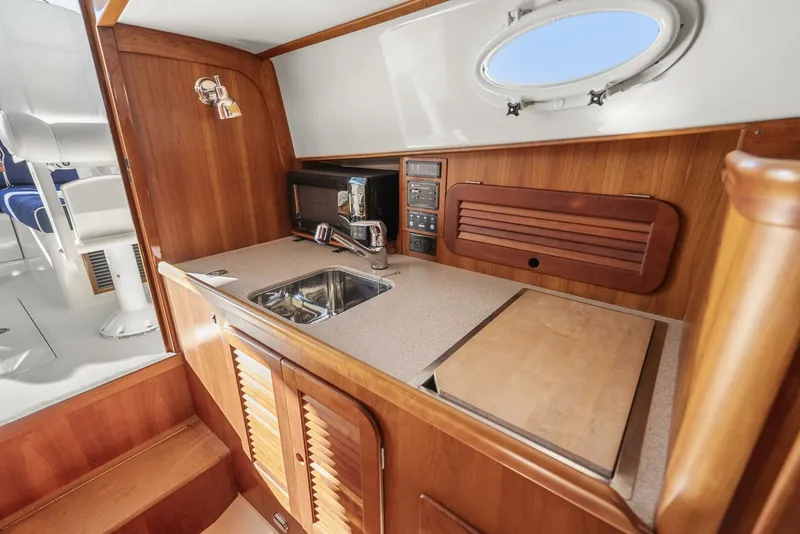 Slide: The Image of Hinckley Yachts Hinckley Picnic Boat 36 EP 2007 - 15