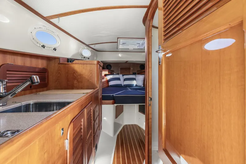 Slide: The Image of Hinckley Yachts Hinckley Picnic Boat 36 EP 2007 - 16