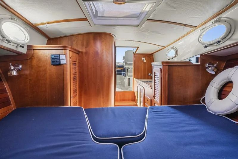 Slide: The Image of Hinckley Yachts Hinckley Picnic Boat 36 EP 2007 - 18