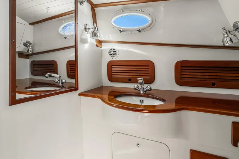 Slide: The Image of Hinckley Yachts Hinckley Picnic Boat 36 EP 2007 - 19