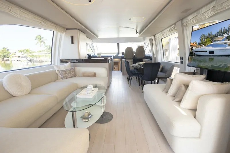 Slide: The Image of Azimut Fly 2021 - 16