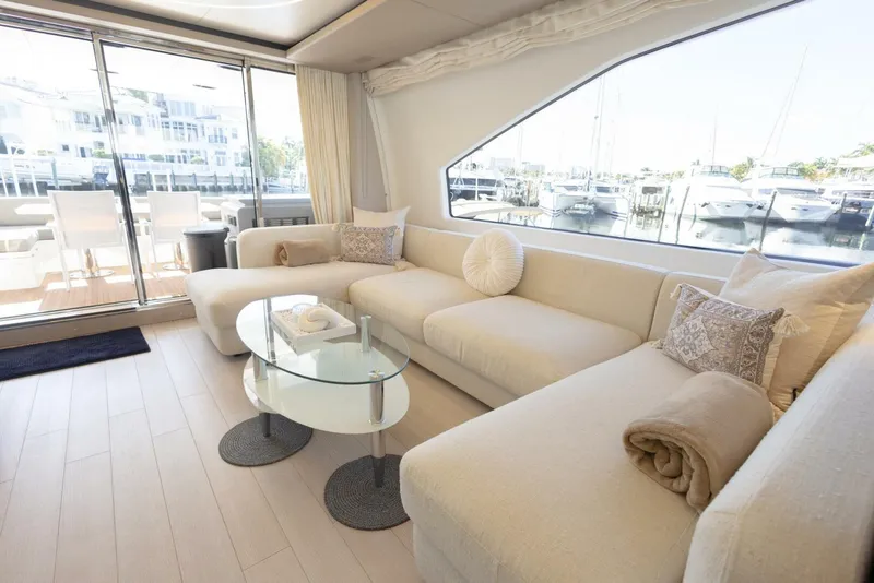 Slide: The Image of Azimut Fly 2021 - 18