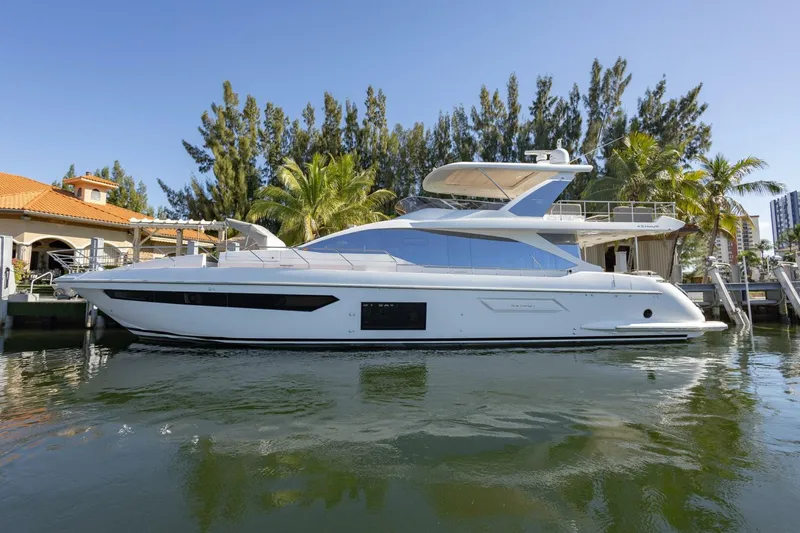 Slide: The Image of Azimut Fly 2021 - 2