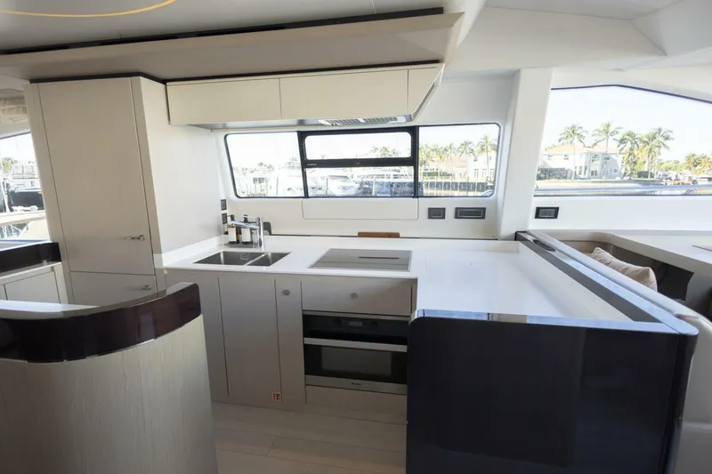 Slide: The Image of Azimut Fly 2021 - 21