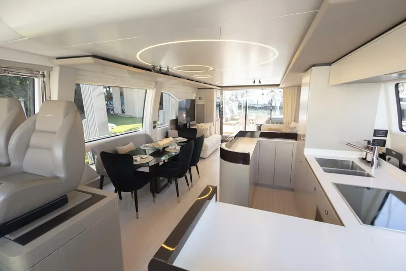 Slide: The Image of Azimut Fly 2021 - 27