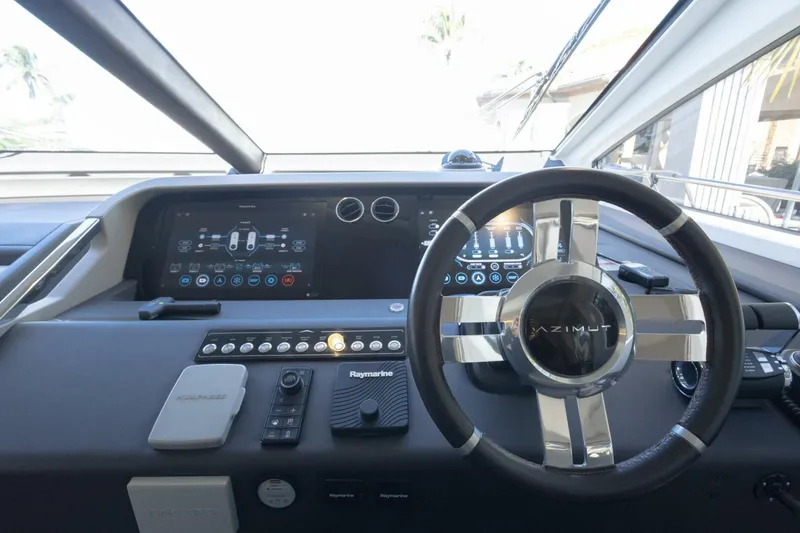 Slide: The Image of Azimut Fly 2021 - 28