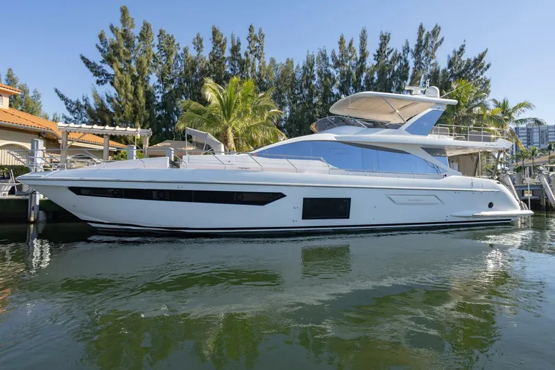 Slide: The Image of Azimut Fly 2021 - 3