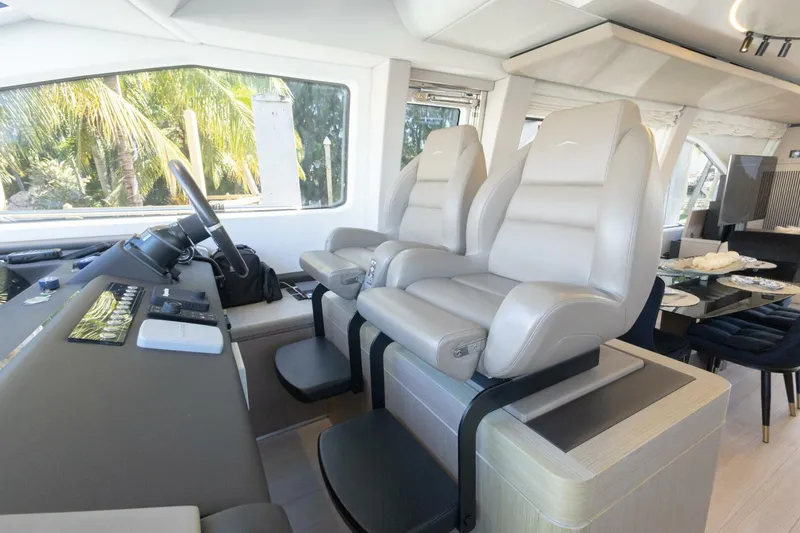 Slide: The Image of Azimut Fly 2021 - 32