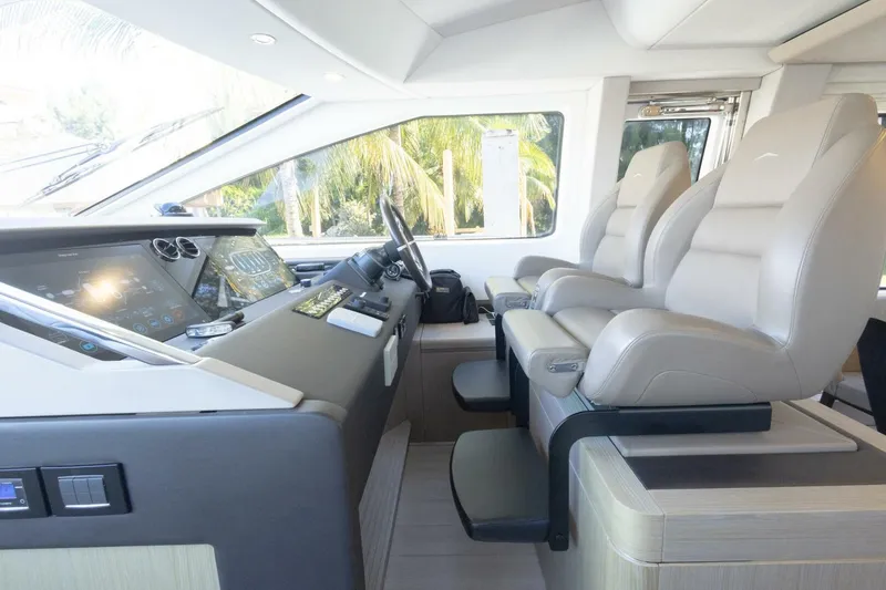 Slide: The Image of Azimut Fly 2021 - 33